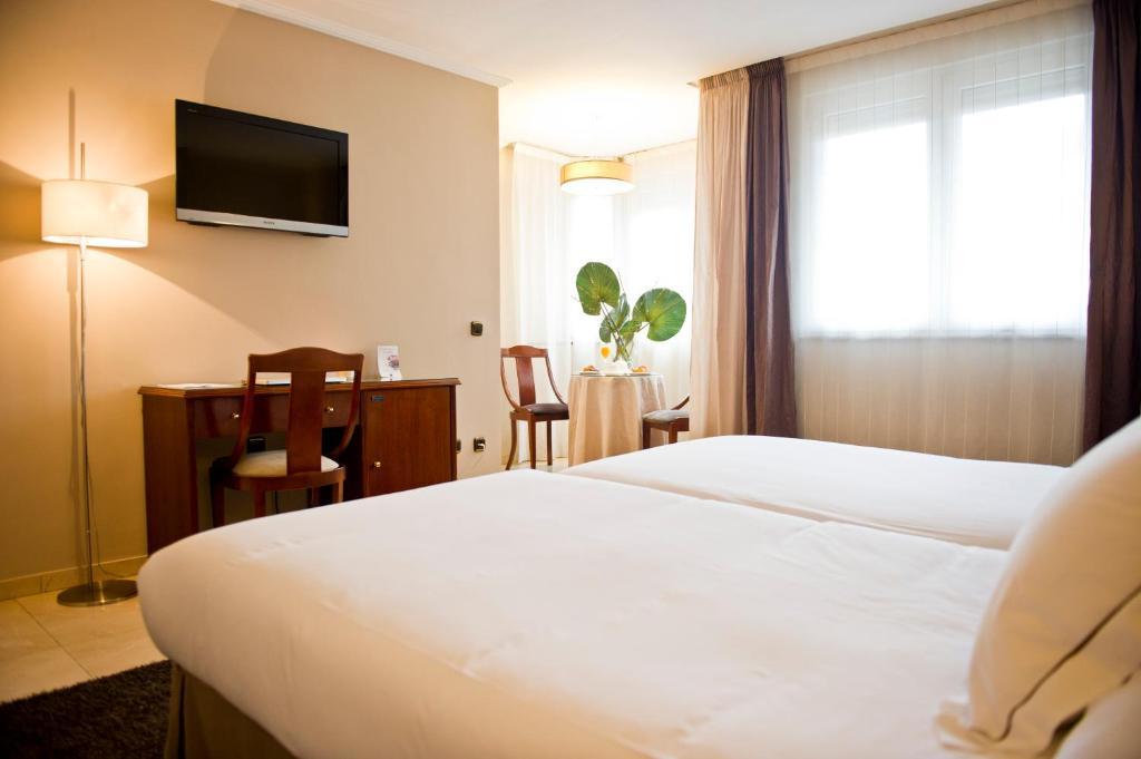Hotel San Pedro Langreo Quarto foto